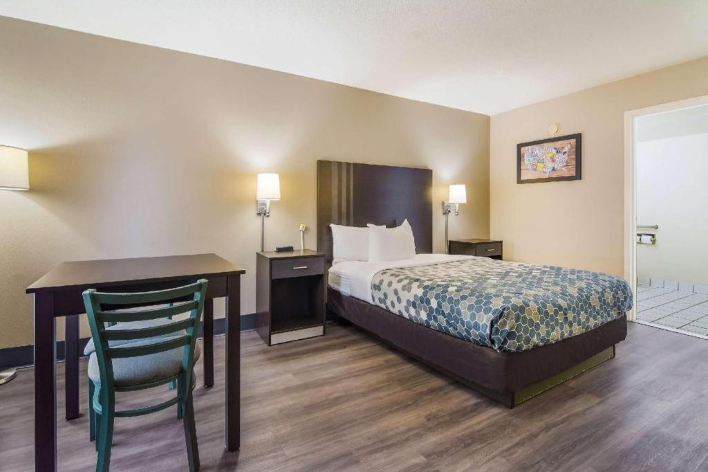 Econo Lodge South Garner Exteriör bild