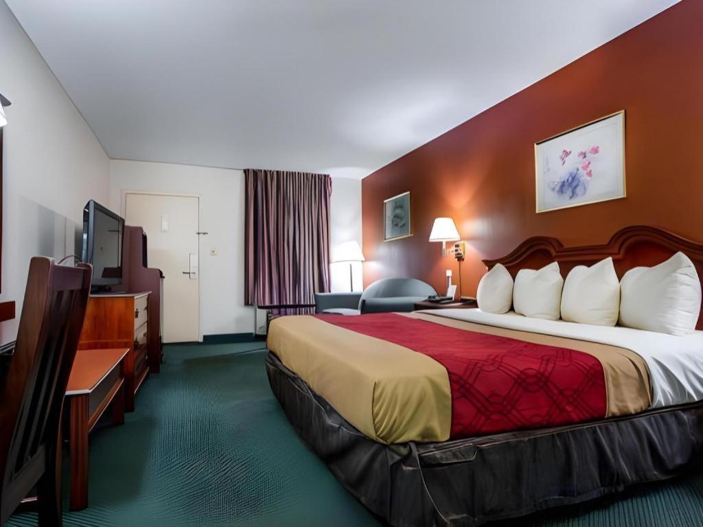 Econo Lodge South Garner Exteriör bild