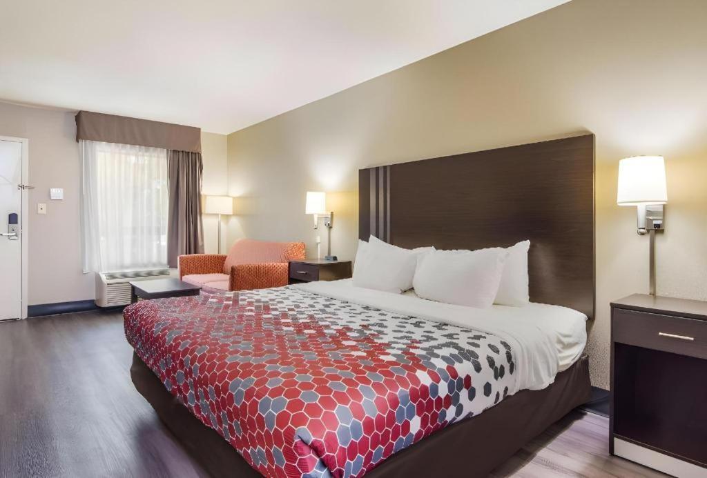 Econo Lodge South Garner Exteriör bild