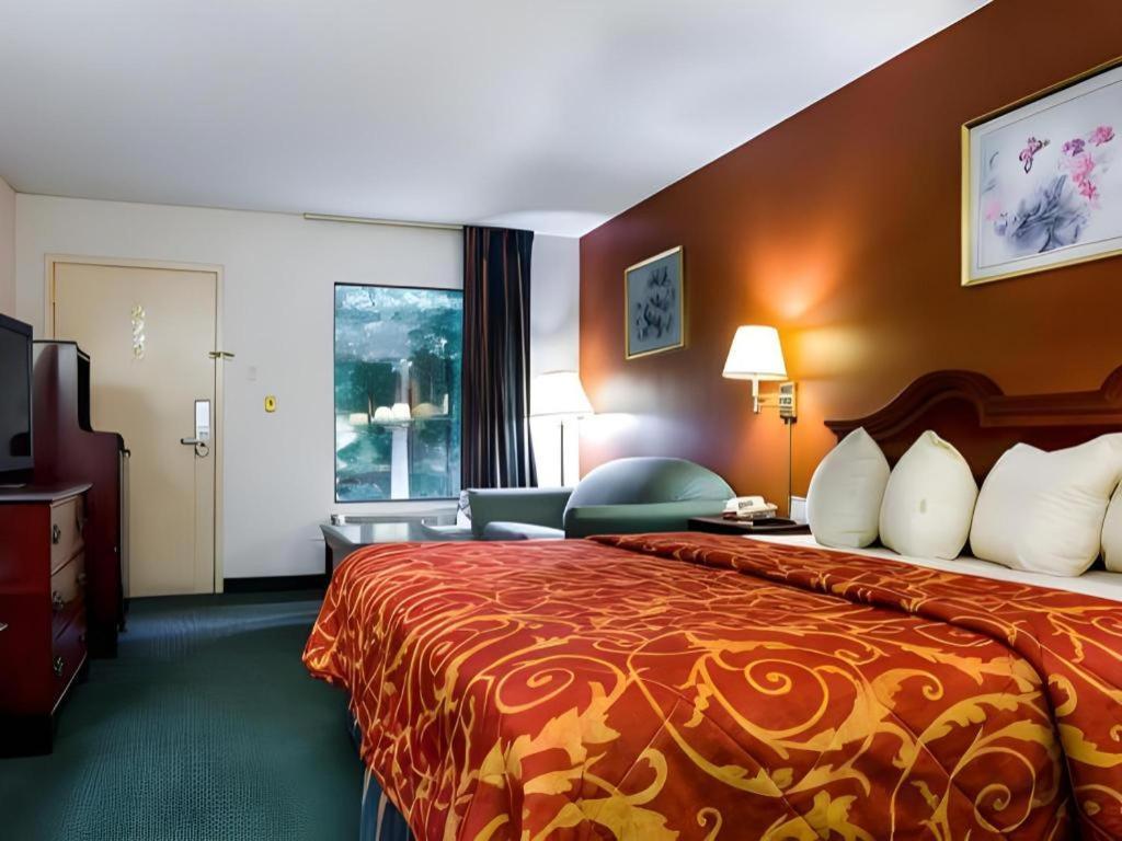 Econo Lodge South Garner Exteriör bild