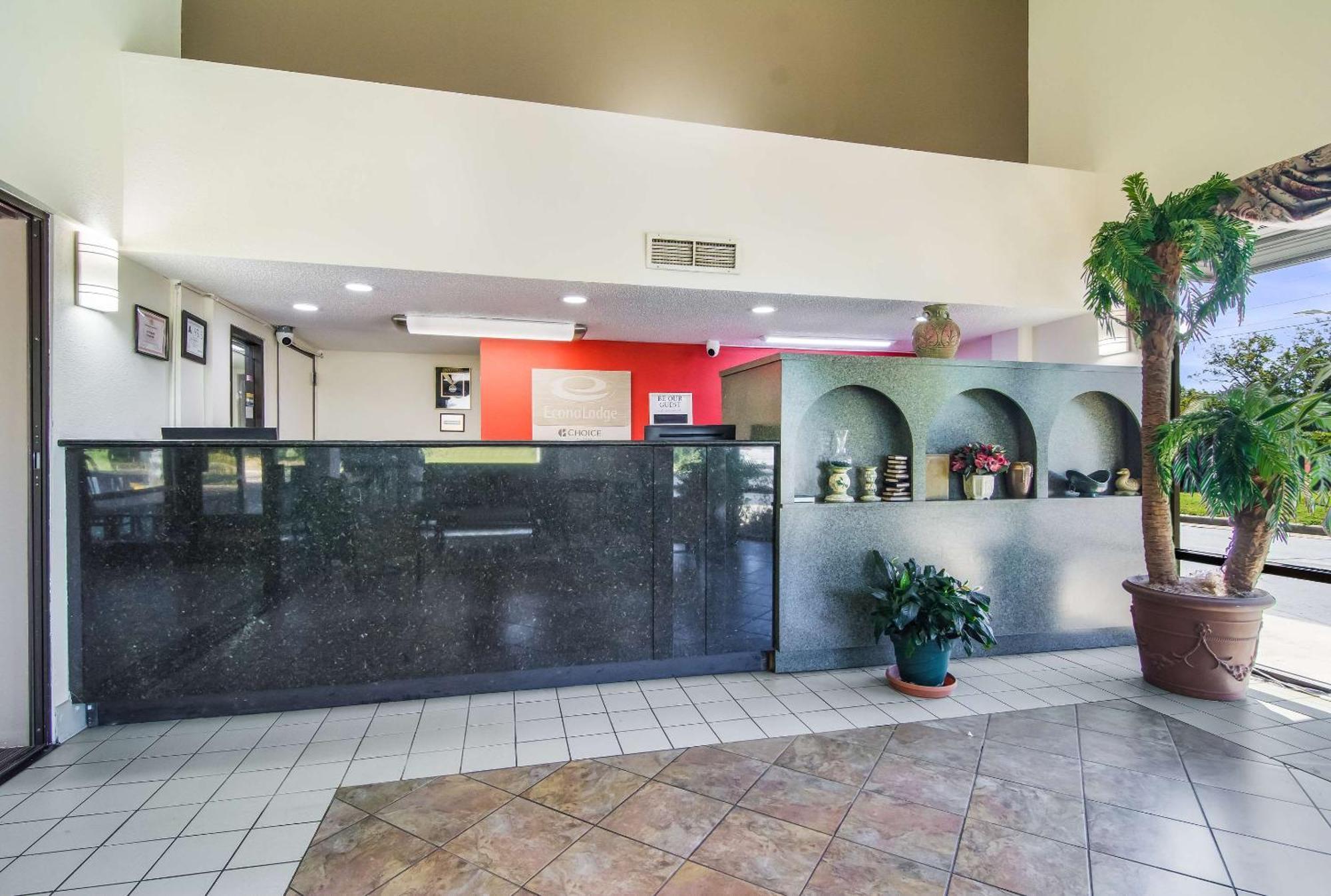 Econo Lodge South Garner Exteriör bild